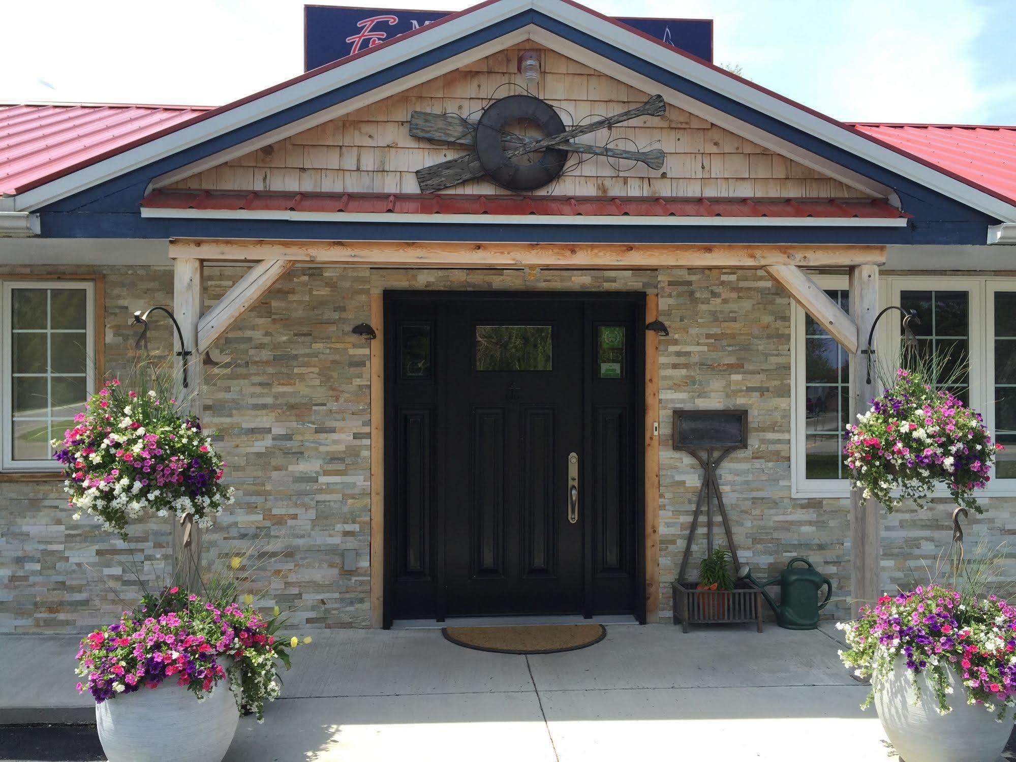 My Friends Inn Manitoulin Manitowaning Екстер'єр фото