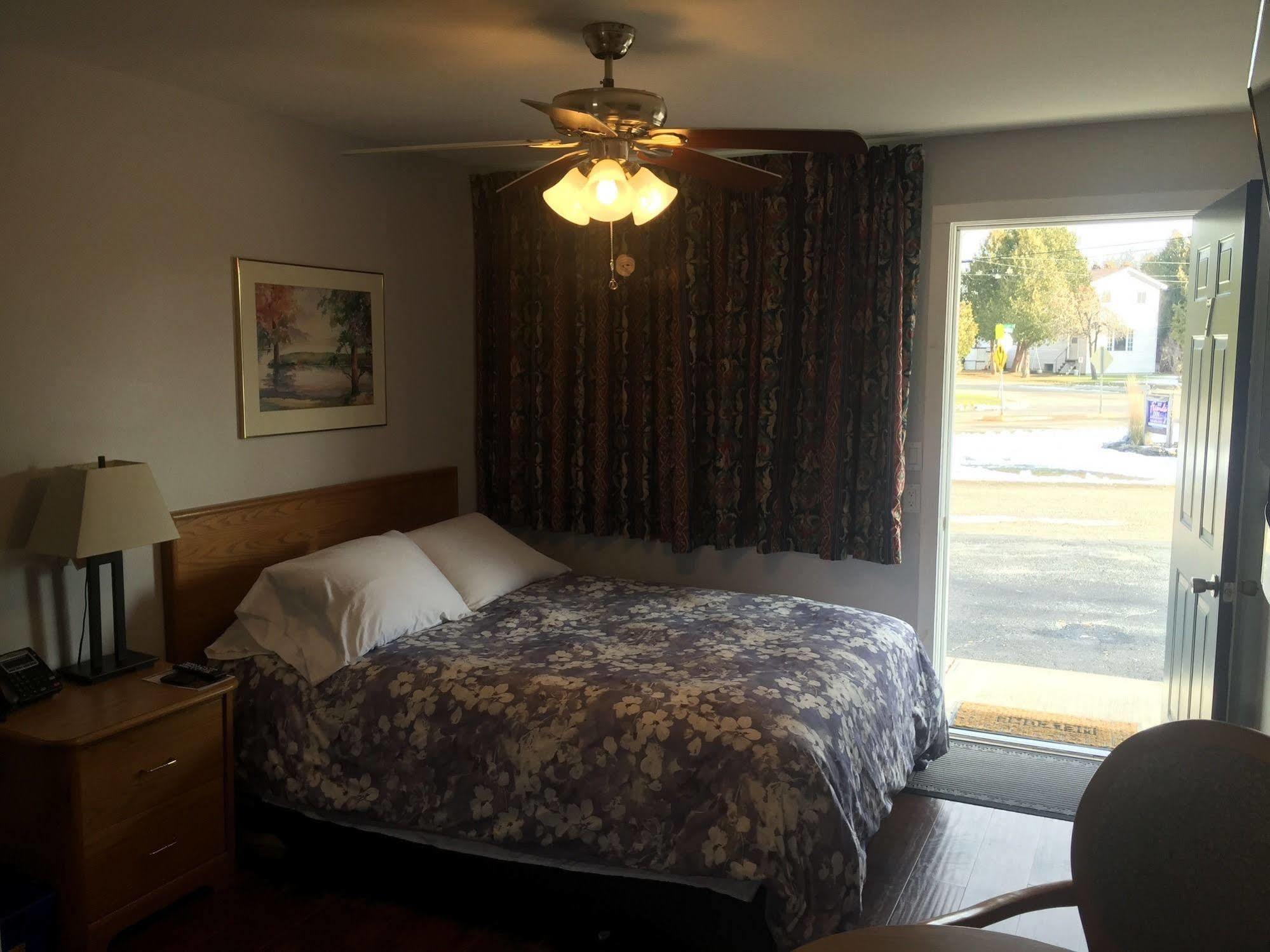 My Friends Inn Manitoulin Manitowaning Екстер'єр фото